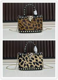 Picture of Valentino Handbags _SKUfw220856338fw